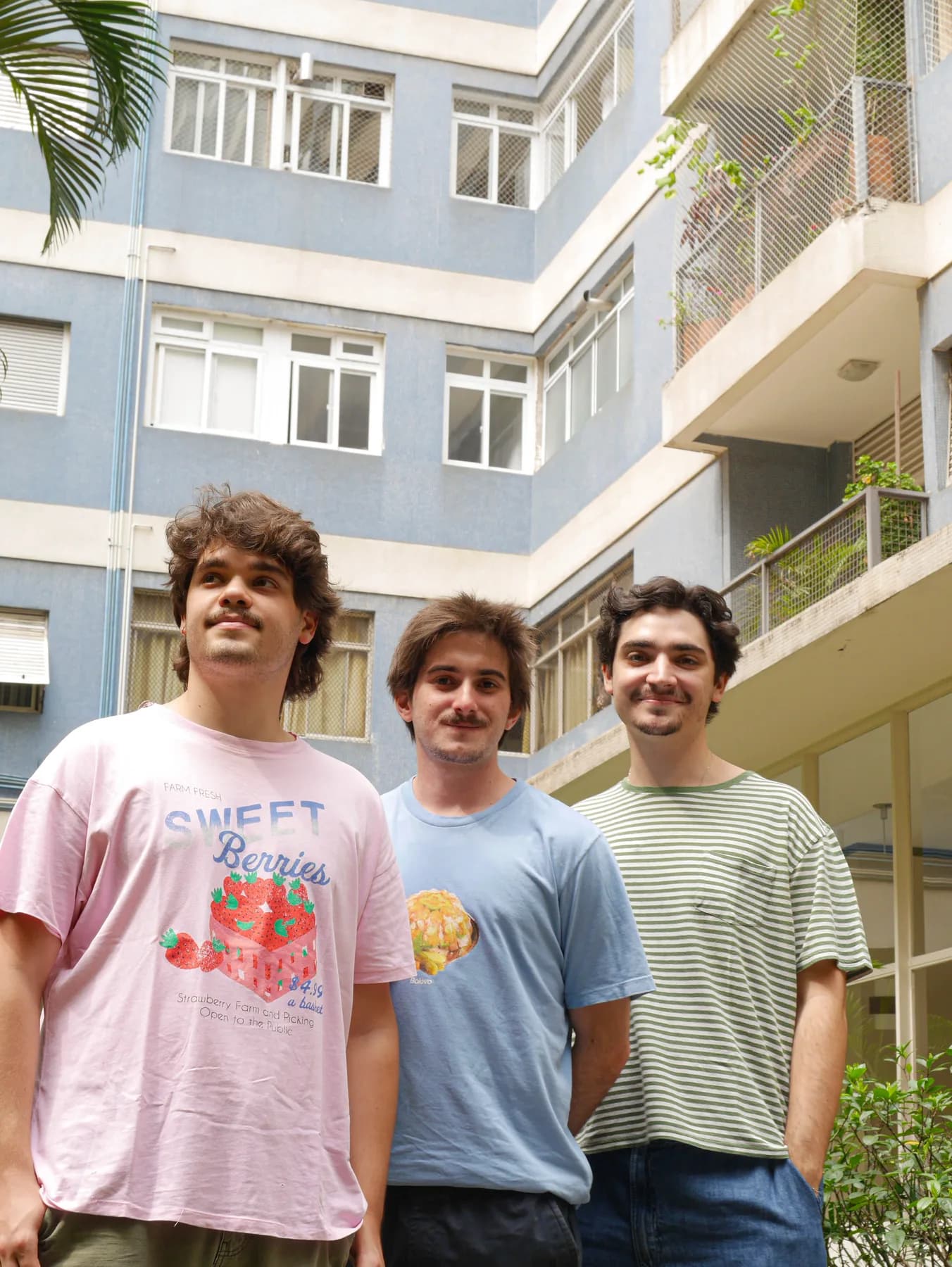 Retrato do trio na rua